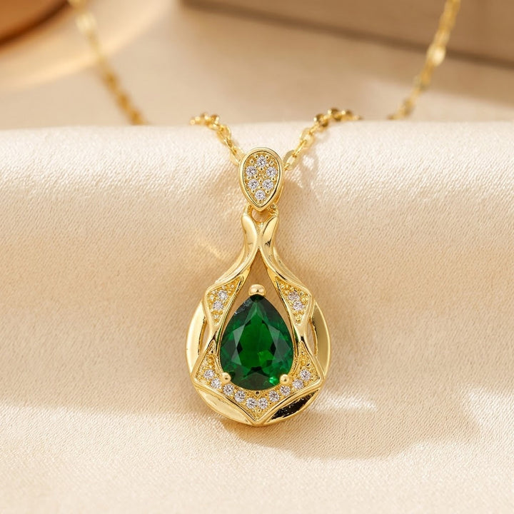 Emerald Teardrop Pendant Necklace in Gold