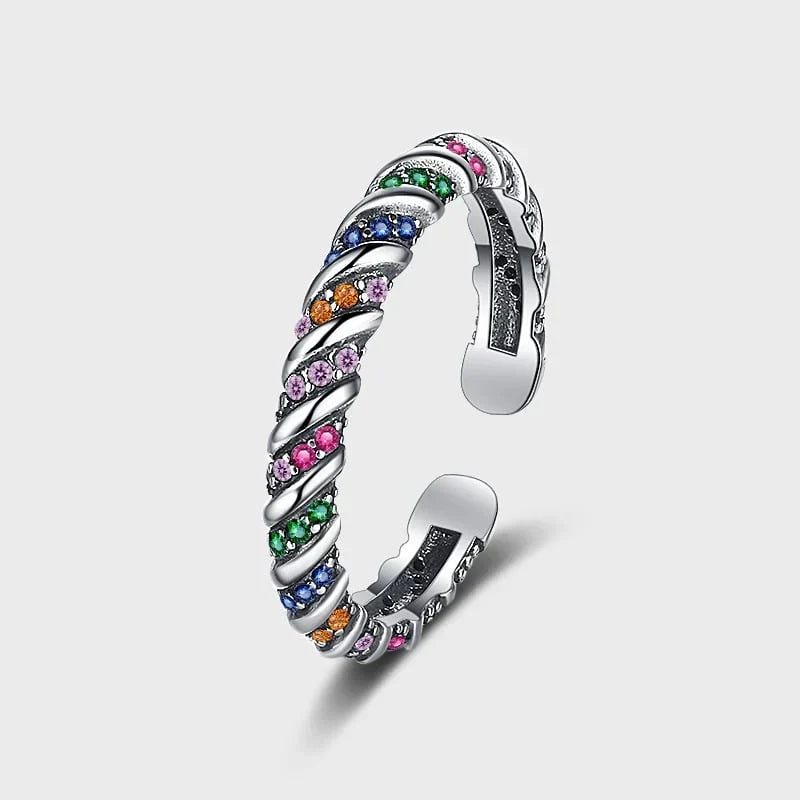 Vintage-Inspired Silver Ring with Retro Stripes and Classic Tones