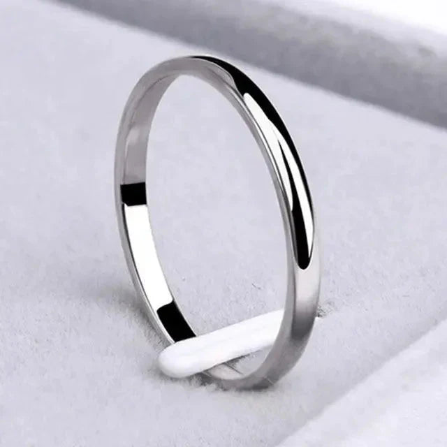Elegant gold and silver band ring