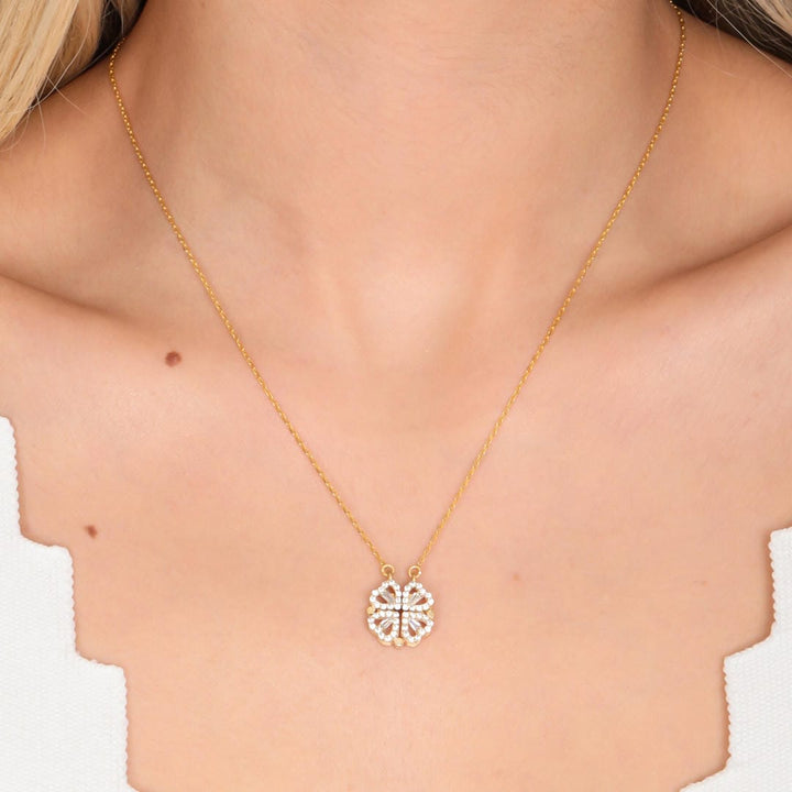 Clover-Shaped Gold Necklace Featuring a Heart-Shaped Zircon Pendant