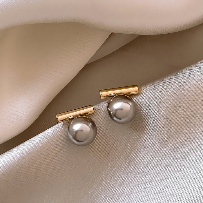 Sophisticated Gold Earrings with Dark Pearl Accents